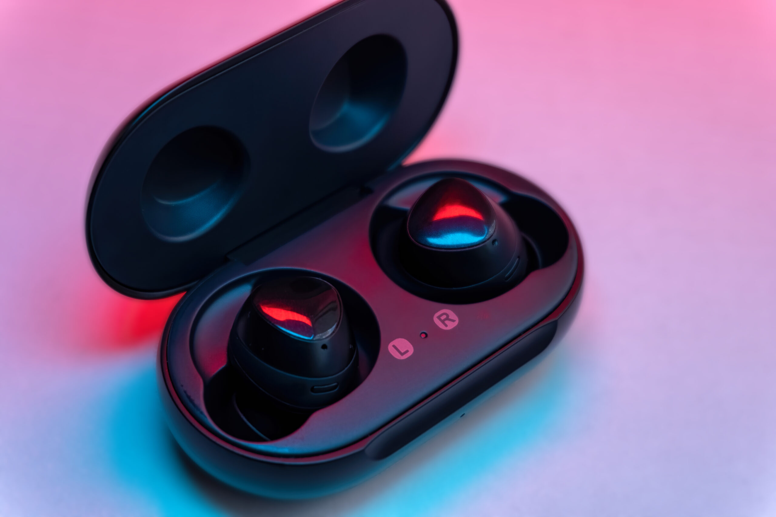 How to Choose the Best Low-Cost Wireless Earbuds for 2024